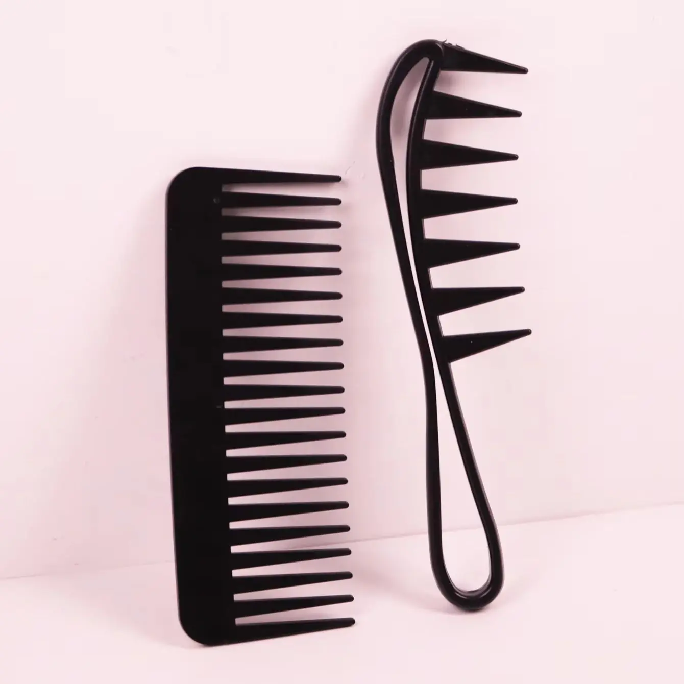 Black Professional Hairdressing Wide Toothed Comb, Anti static, Suitable for Home Hairdressing, special for real hair wigs
