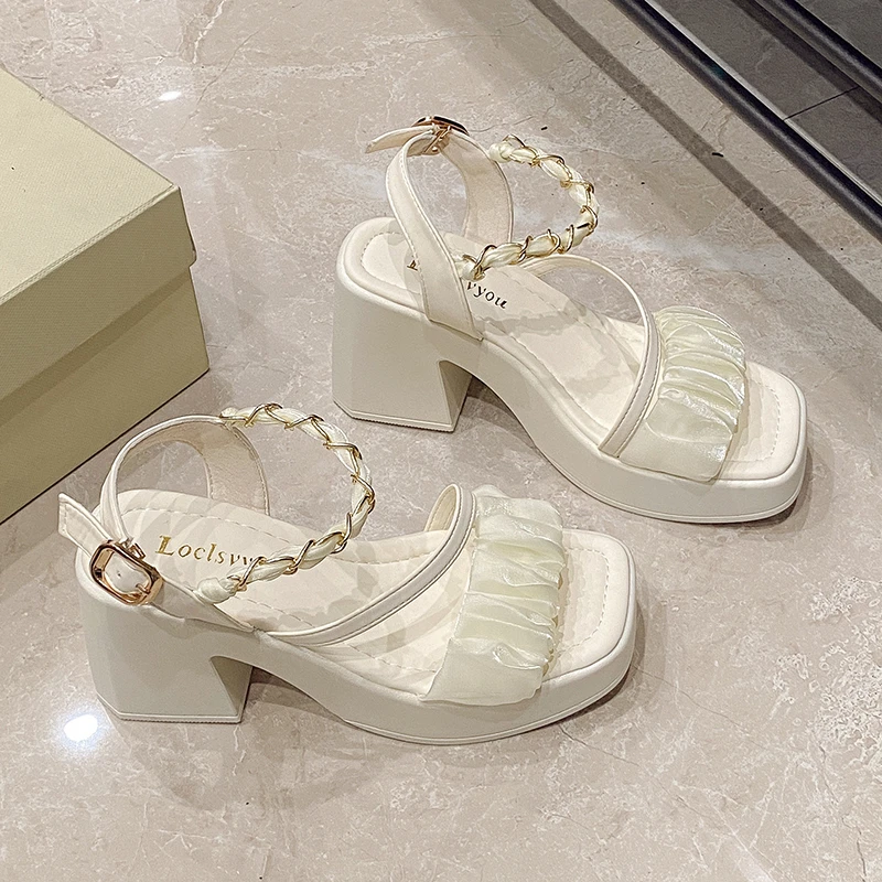 صنادل نسائية صيفية جديدة: مقدمة مفتوحة مع حزام زر لؤلؤي، نعل سميك مقاوم للماء أحذية نسائية