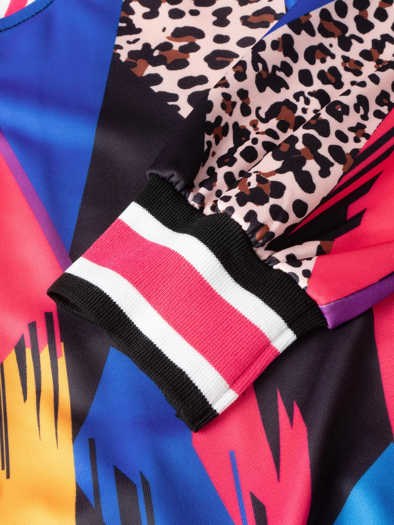 Damen-Bomberjacke im Varsity-Stil mit Leopardenmuster, für Schul- und Streetwear, Herbst, kurz geschnitten, lange Ärmel, mit Knöpfen, Stehkragen, kurzer Mantel – Detail 6
