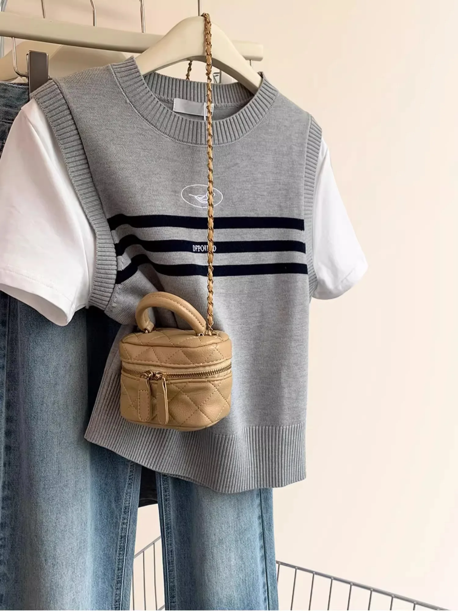 루즈 니트 또는 스웨트 티셔츠 여성 여름 디자인 감각 패션 탑 페이크 투피스 패치워크 슬리밍 효과