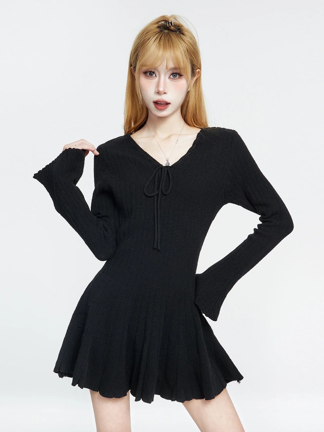 

Черное трикотажное платье с V-образным вырезом и юбкой А-силуэта, весна 2026, для балета, облегающее, женское, модное, для повседневной носки