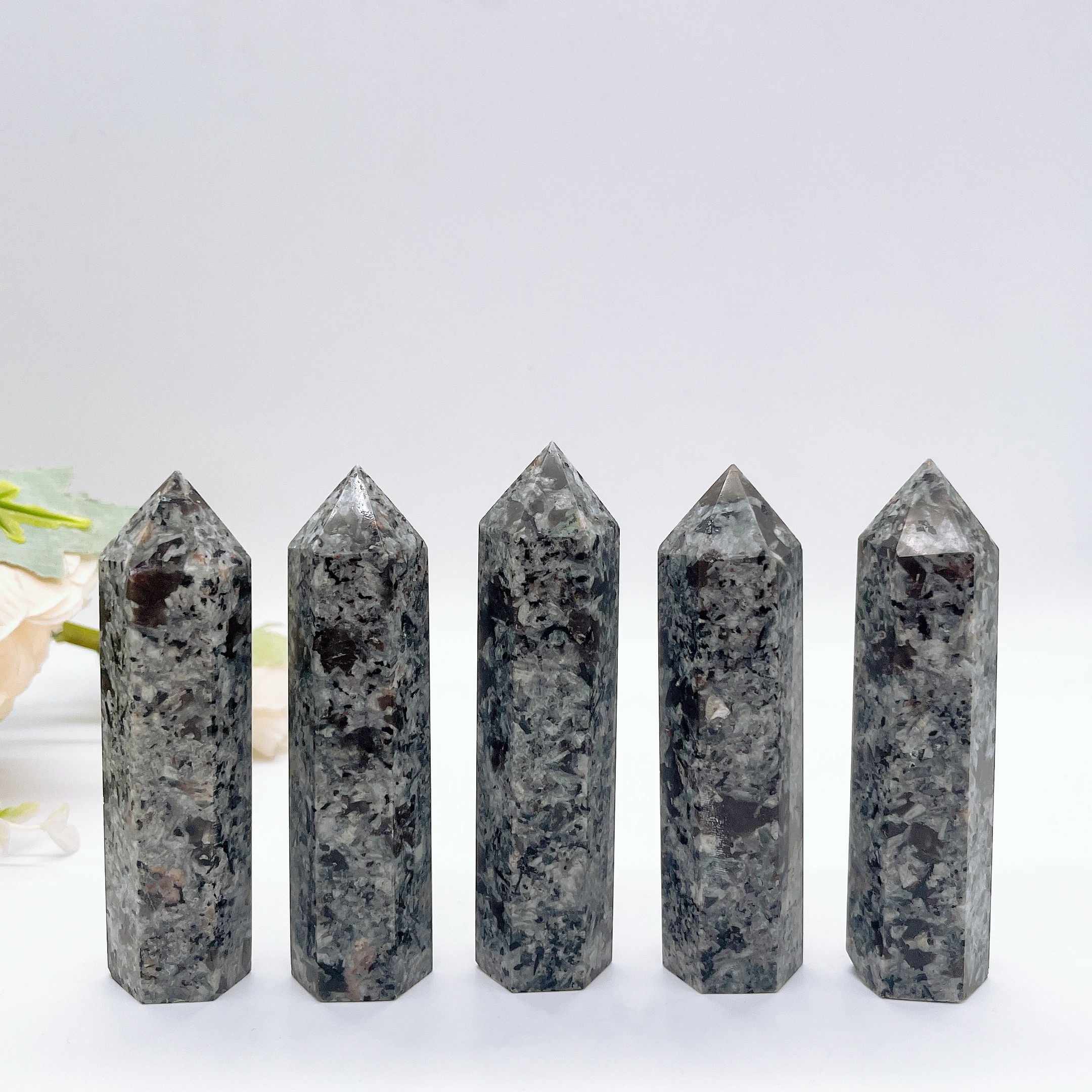 8-9cm Natural Yooperlite Tower Crystal Flamestone Wand Point Spiritual stregoneria fluorescente Dodalite Energy Healing Home Decor