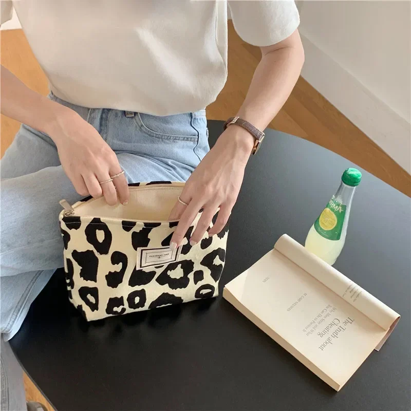 Large Capacity Women Cosmetic Storage Bag Travel Toiletry Organizer Ins Fashion Sweet Pink Leopard Print Clutch Makeup Bag Pouch