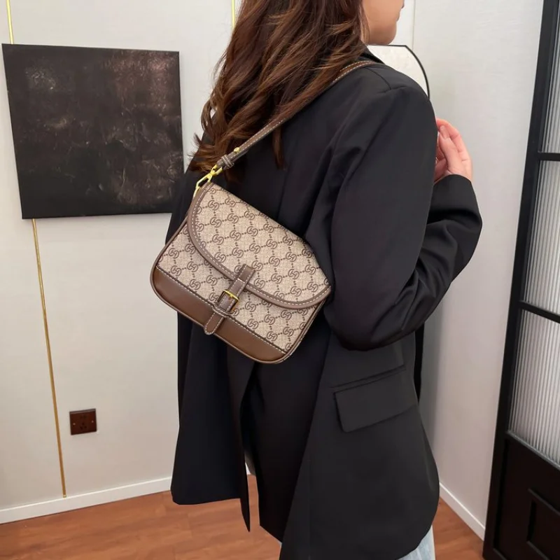 

Fashionable Leisure Shopper Purse Bag for Women Simple Solid Color Large Capacity with Casual Business Use Elegance