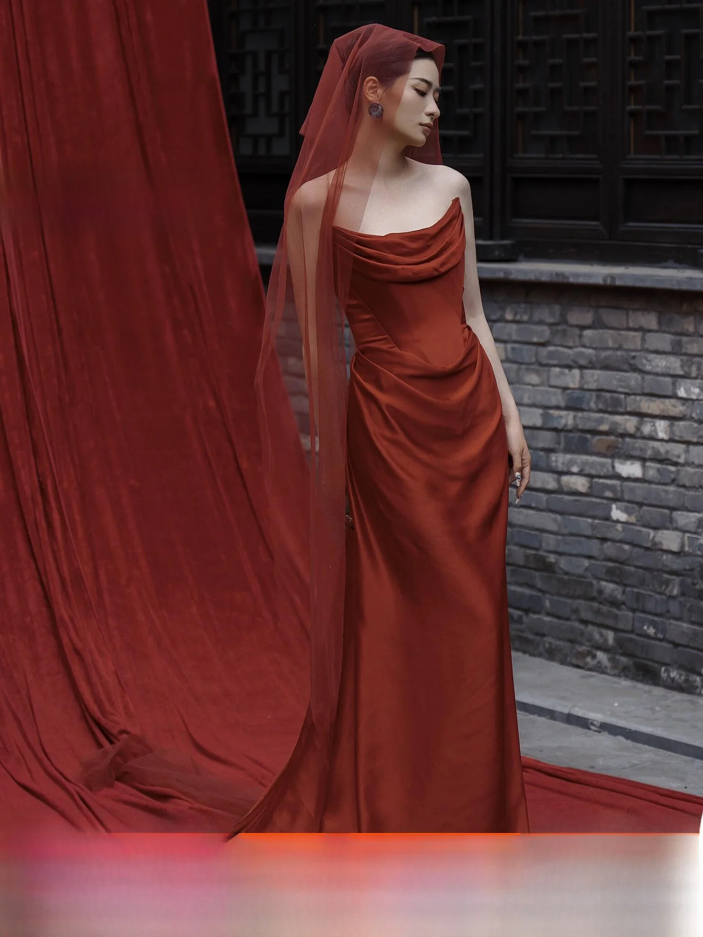 

Red Satin Fish Tail Bridal Gown Vintage Style Wedding Dress Evening Robe Engagement Party Long Evening Gown without Sleeve