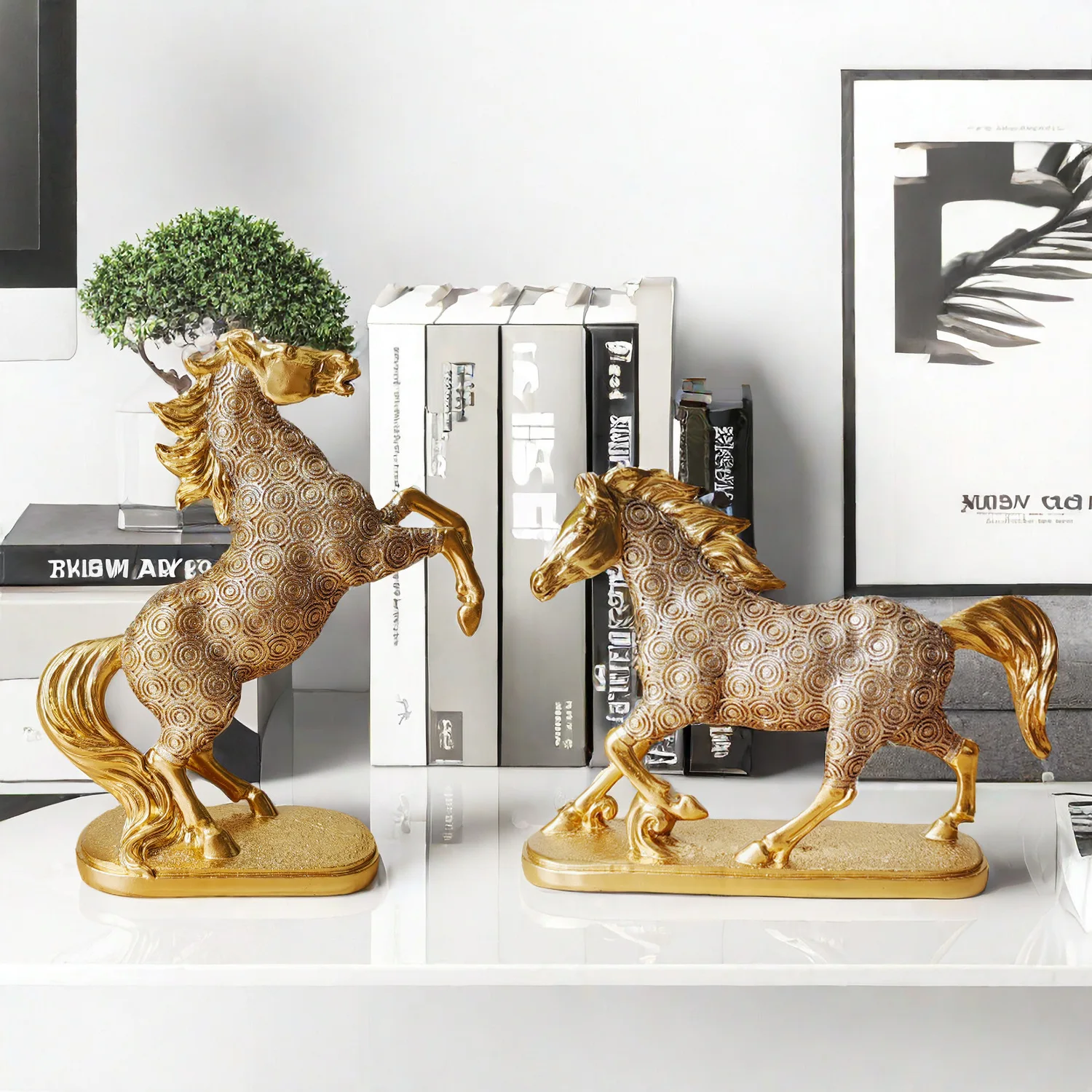 Creative Hand Drawn Horse Resin Sculpture Horse Model Home Decor Animal Decoration Living Room Craft Decoration Free Shipping