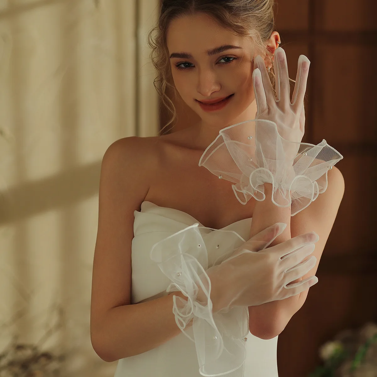 

Short Bridal Gloves Tulle with Pearls Wedding Accessories Gloves 2025 Latest