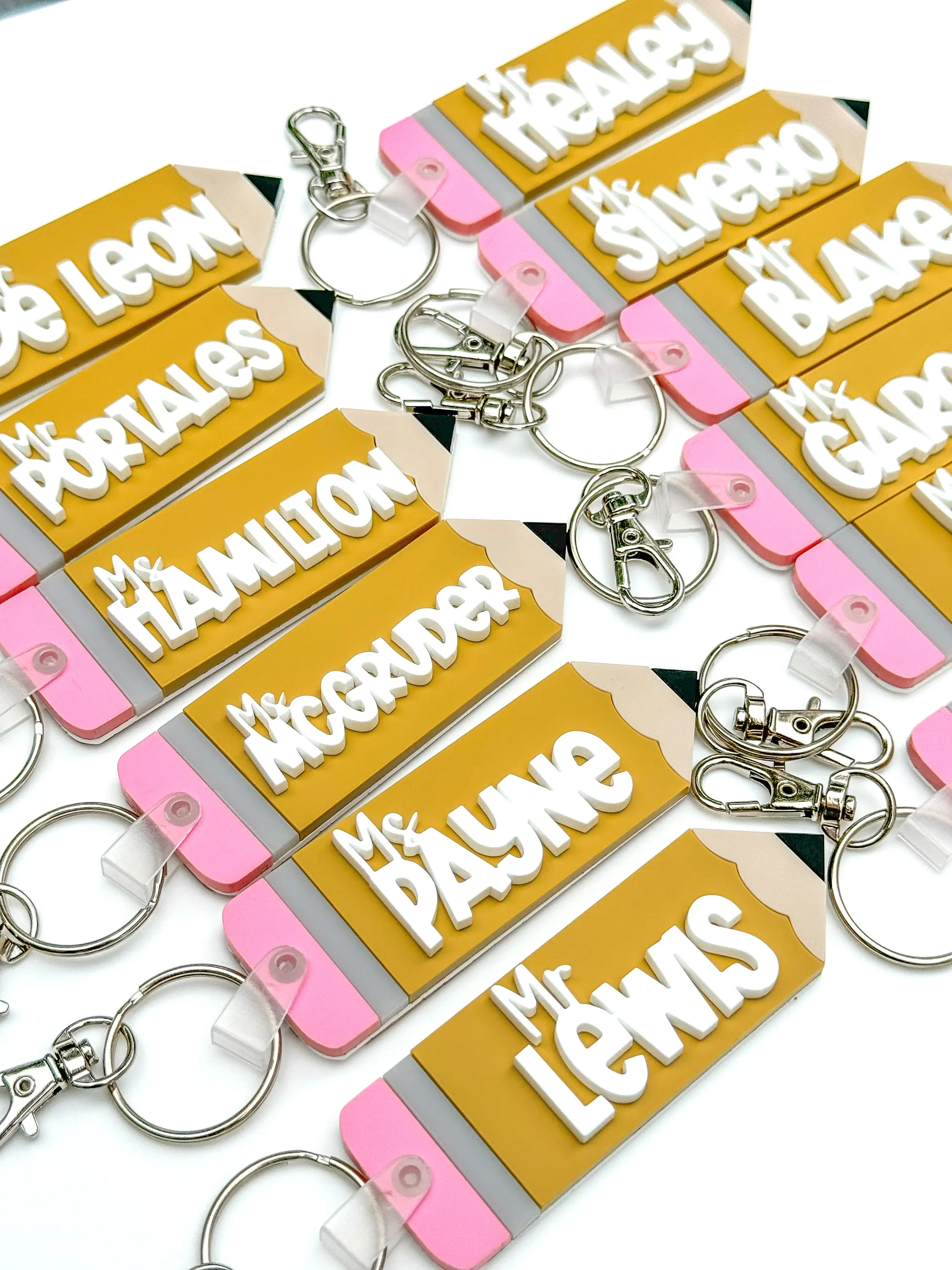 Llavero de acrílico personalizado con forma de lápiz, etiqueta con nombre de profesor, letras en relieve, regalo de regreso a clases, agradecimiento al profesor