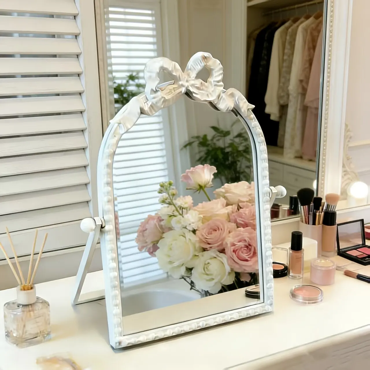 European Retro Wrought Iron Bow Vertical Mirror Foldable Decorative Metal Frame Cute Makeup Porch Mirror Table Decoration