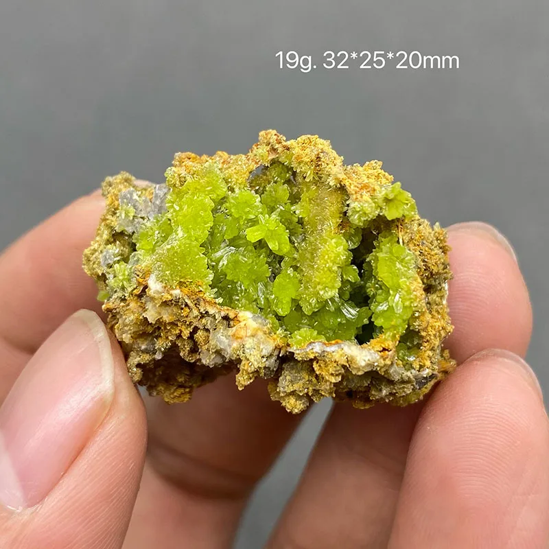 100% natural pyromorphite original stone mineral specimen cured crystal gem collection.