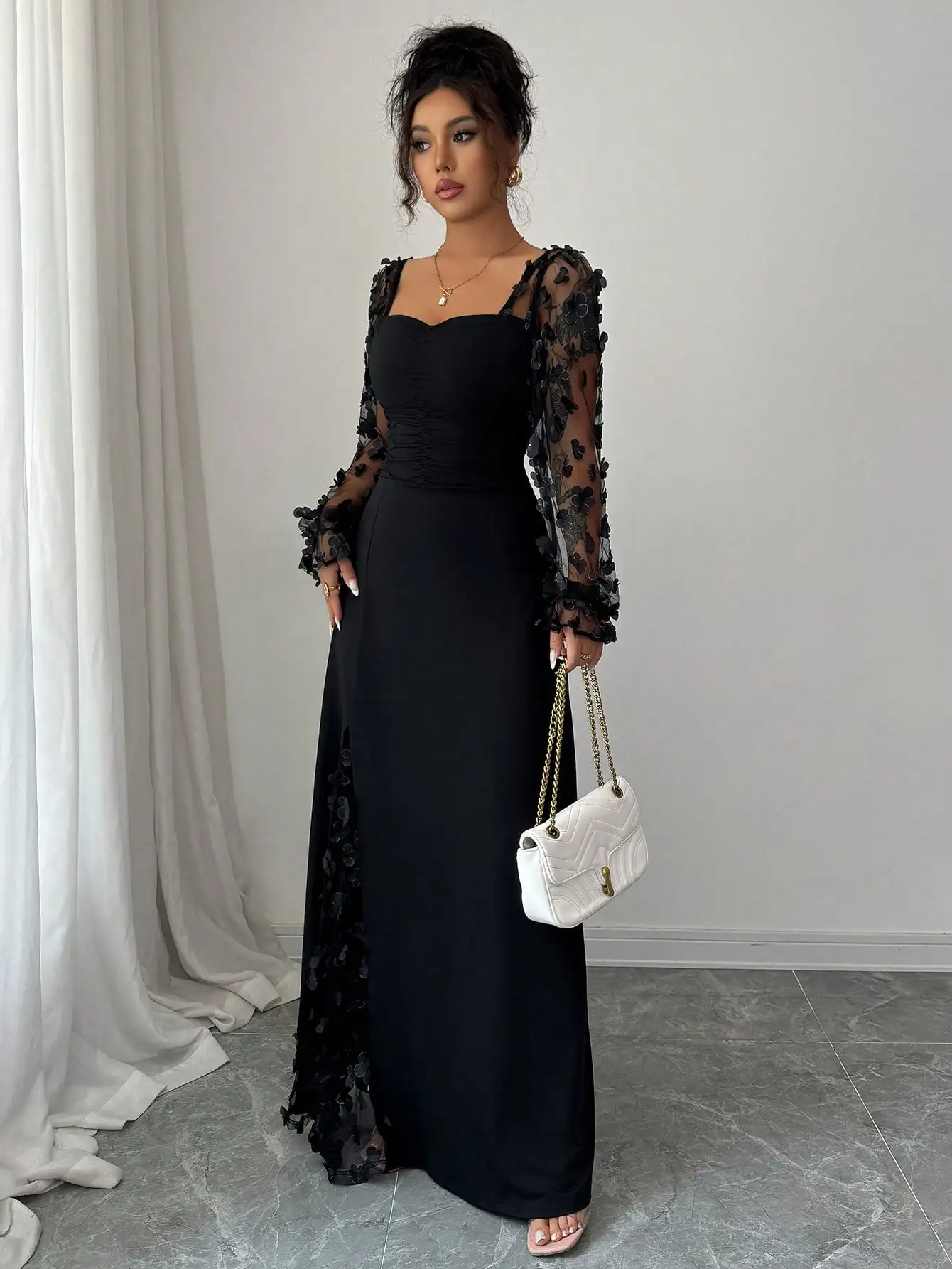 Elegante Abito Lungo Nero con Maniche Lunghe e Applicazioni Floreali, Perfetto per Feste, Matrimoni ed Eventi Formali