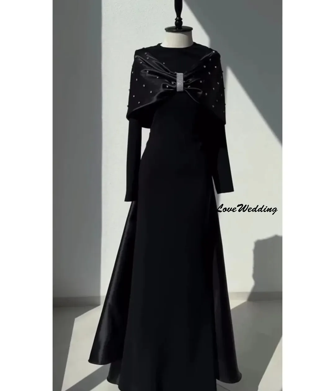 Abiti da sera eleganti con scollo a O con perle 2025 Abiti da cerimonia per invitati da donna a maniche lunghe in raso per le donne Lunghezza del pavimento personalizzato