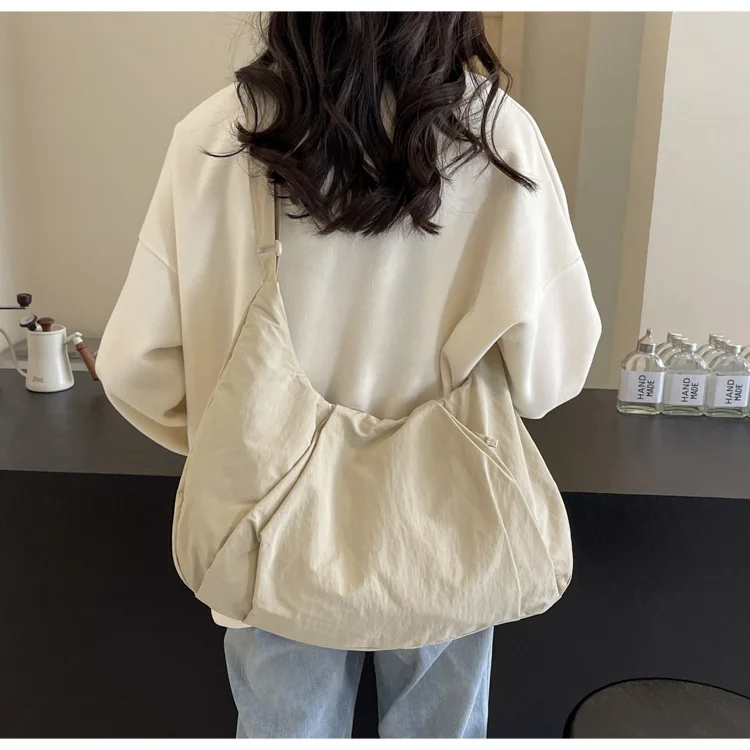 Large Capacity Lightweight Dumpling Bag Women's Sports Fitness Bag Versatile Commuter Bag Shoulder Messenger Bag image 4