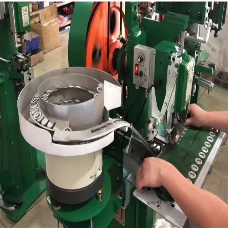 Roll-to-roll automatic punching machine, roll material target machine, automatic punching machine