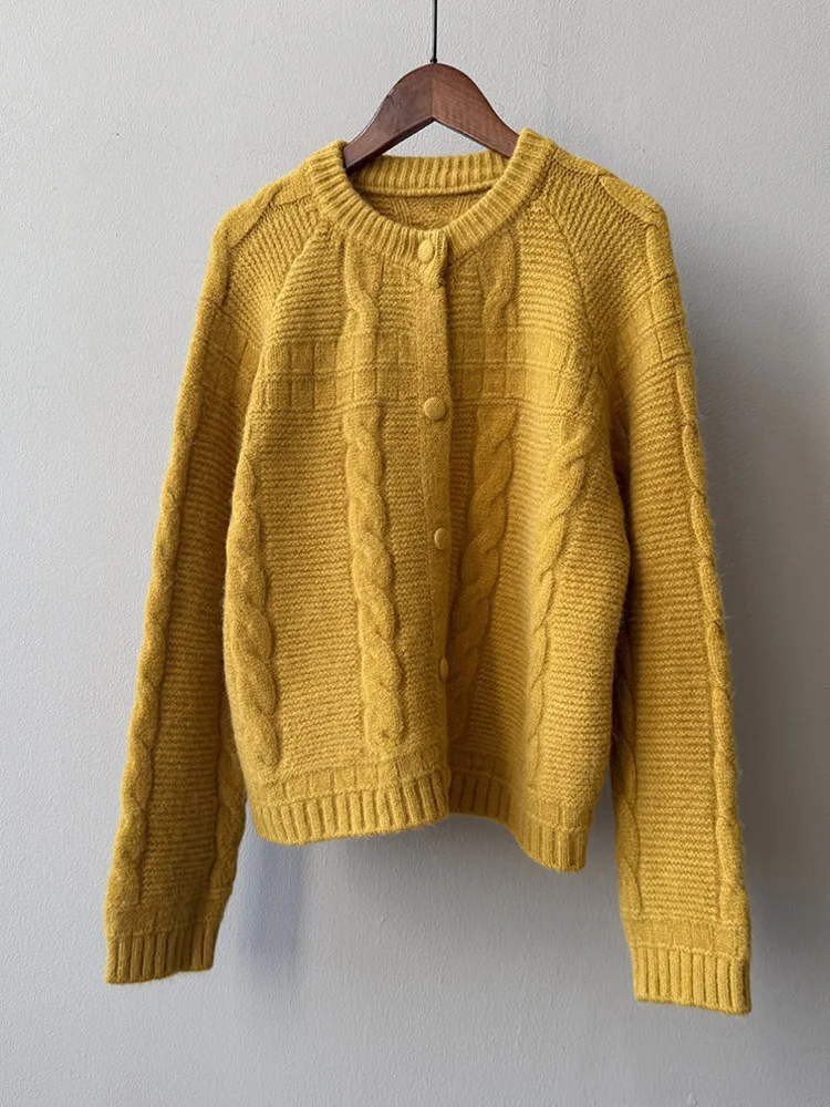 WHTREND Süße Rundhals Geknöpft Twist Stricken Pullover Für Frauen Herbst Winter Lose Stil Strickjacke Top WH2138