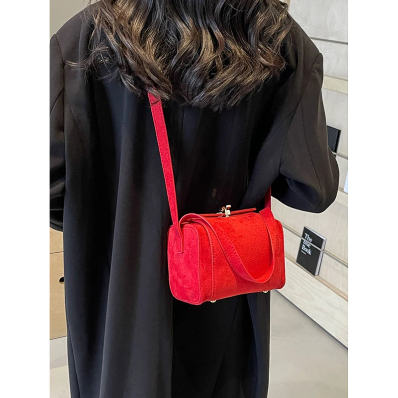 Red Retro Fashion Design Sense Small Square Bag Suede Fabric Women\'s High-end Casual Crossbody Bag 2024 New Commute Shoulder Bag