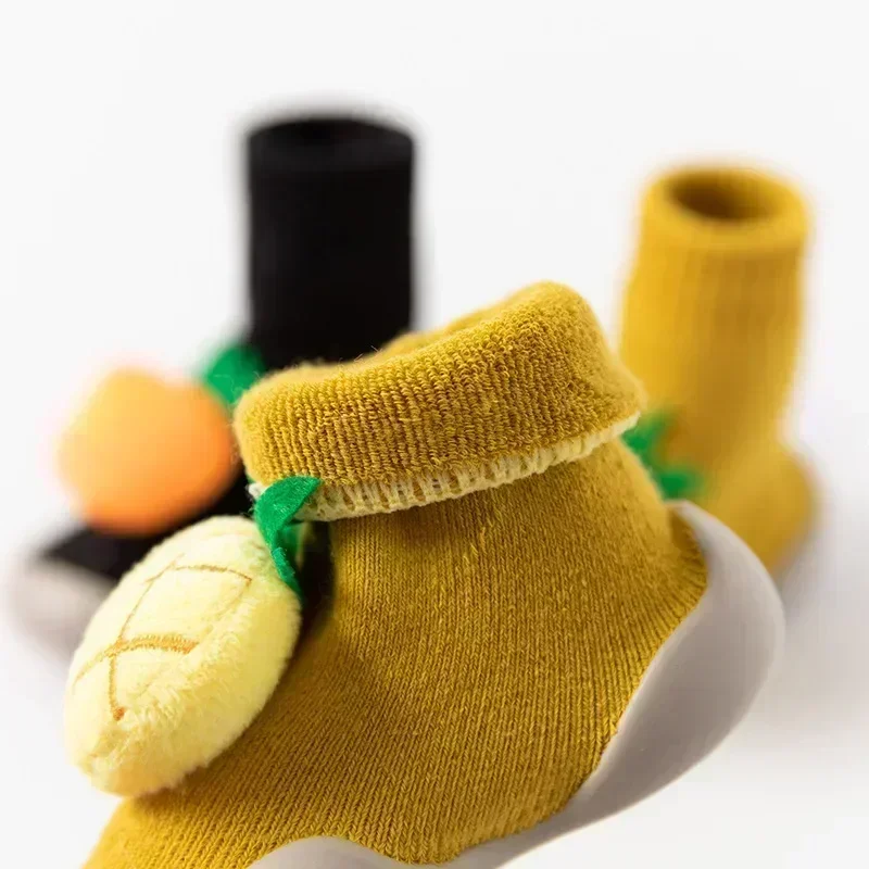 أحذية أطفال كرتونية سميكة ودافئة للأطفال غير قابلة للانزلاق أحذية مشي ناعمة من الأسفل أحذية أطفال داخلية للخريف والشتاء