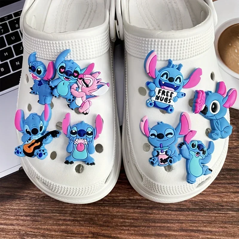 Kawaii Disney Stitch sepatu gesper Anime kartun Lilo & Stitch pola sepatu dapat dilepas Aksesori dekorasi untuk hadiah Halloween