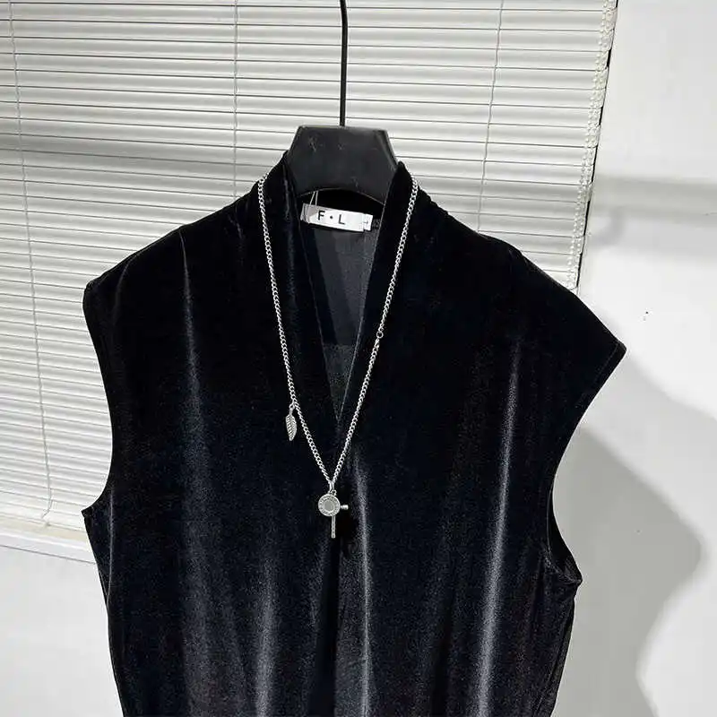 2024 Summer New Fashion V-neck Sleeveless Vests Retro Velvet Male Temperament Tank Tops Solid Color Handsome Trendy Waistcoat