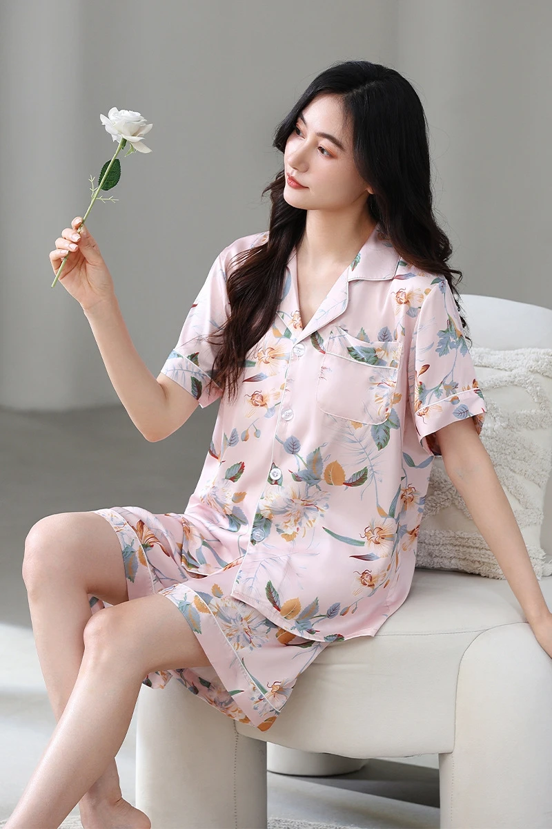 

Elegant Floral Print Pajama Set Cozy Short Sleeve Lapel Top And Shorts Smooth Ice Silk Fabric Fit Women's Sleepwear Loungewear
