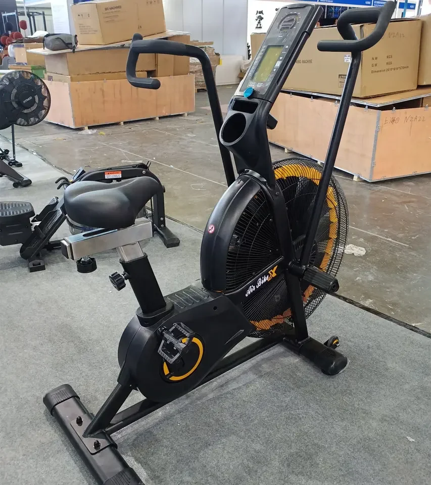 Komercyjny sprzęt do ćwiczeń Cardio Rower powietrzny do ćwiczeń Odporność na wiatr Spinningowy rower pneumatyczny