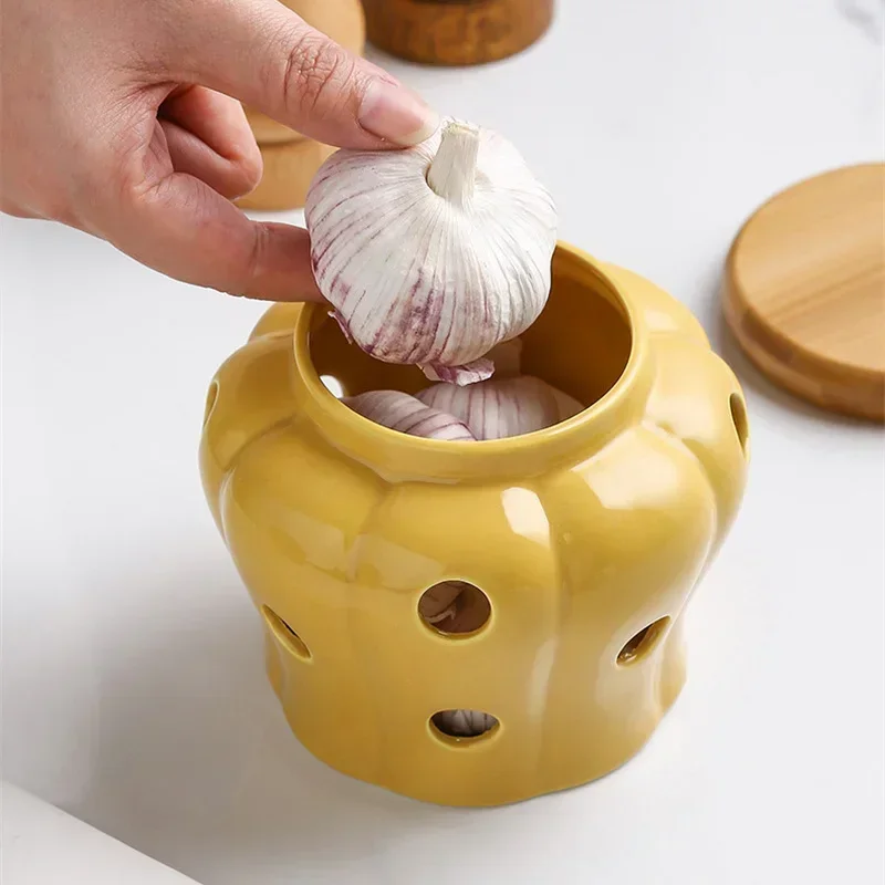 Hollow Openwork Ceramic Garlic Storage Jar with Lid Pumpkin Shape Garlic Head Ginger Chili Pepper Storage Jars Candle Lampshade