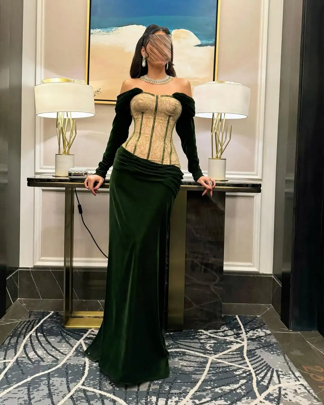 Nuovo design elegante con spalle scoperte in pizzo a lisca di pesce corsetto in velluto vita pieghettata manica lunga abito da ballo formale da sera