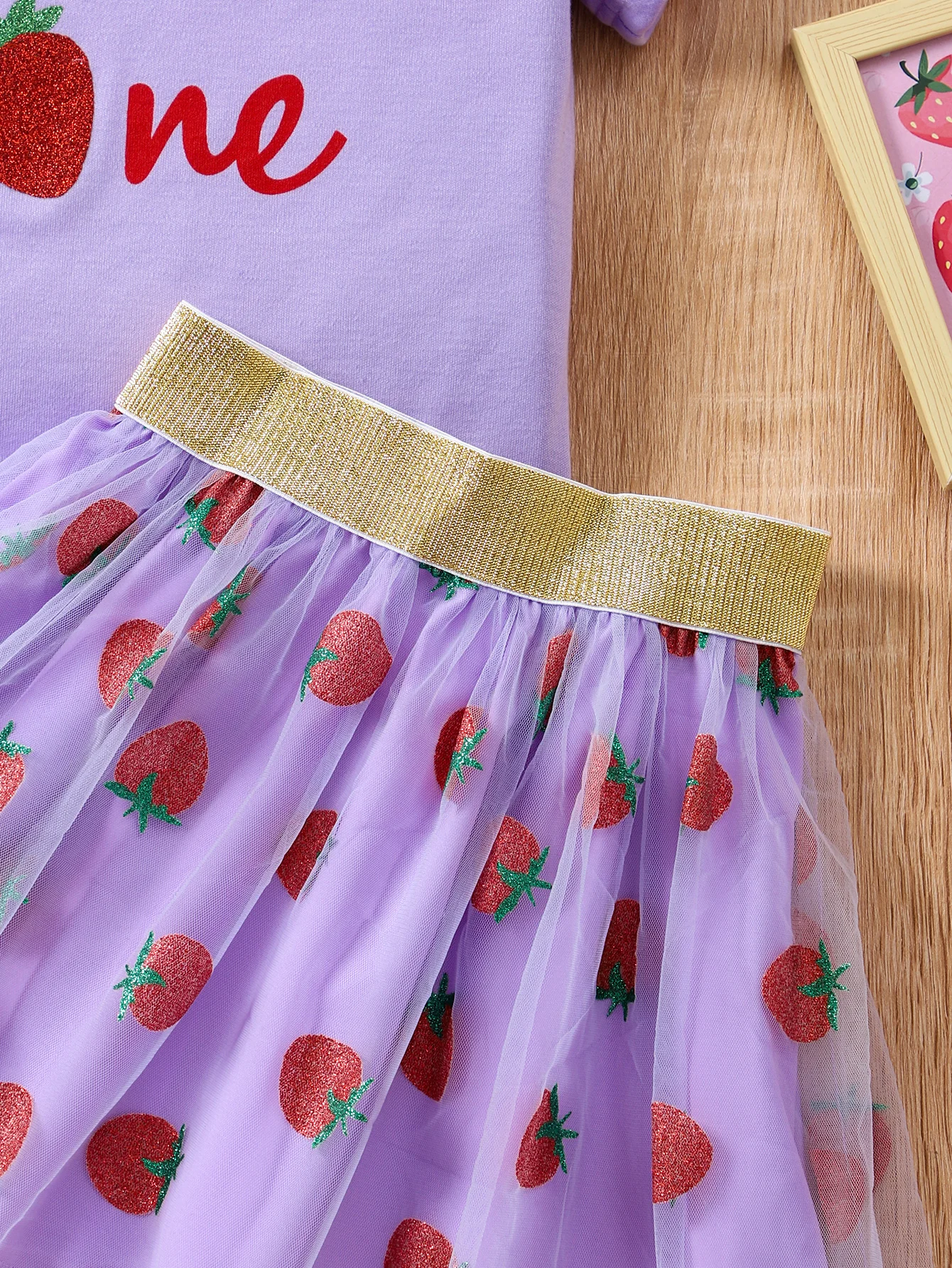 Short sleeved strawberry mesh skirt set for girls, middle and young children