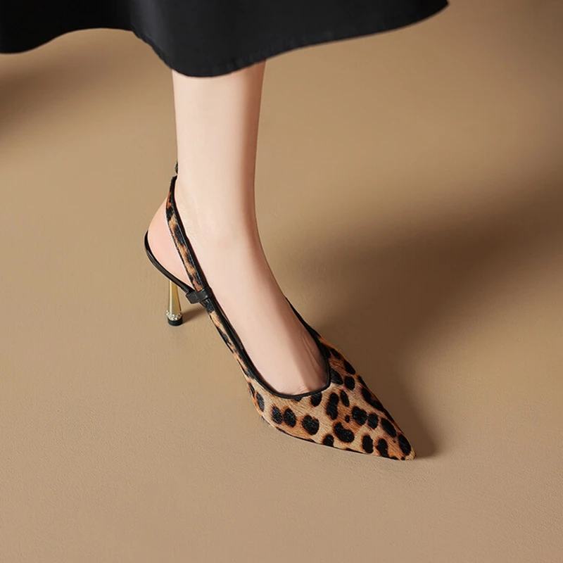 Nuovi sandali da donna estivi scarpe in crine di cavallo per le donne scarpe con tacco sottile a punta sandali eleganti con stampa leopardata