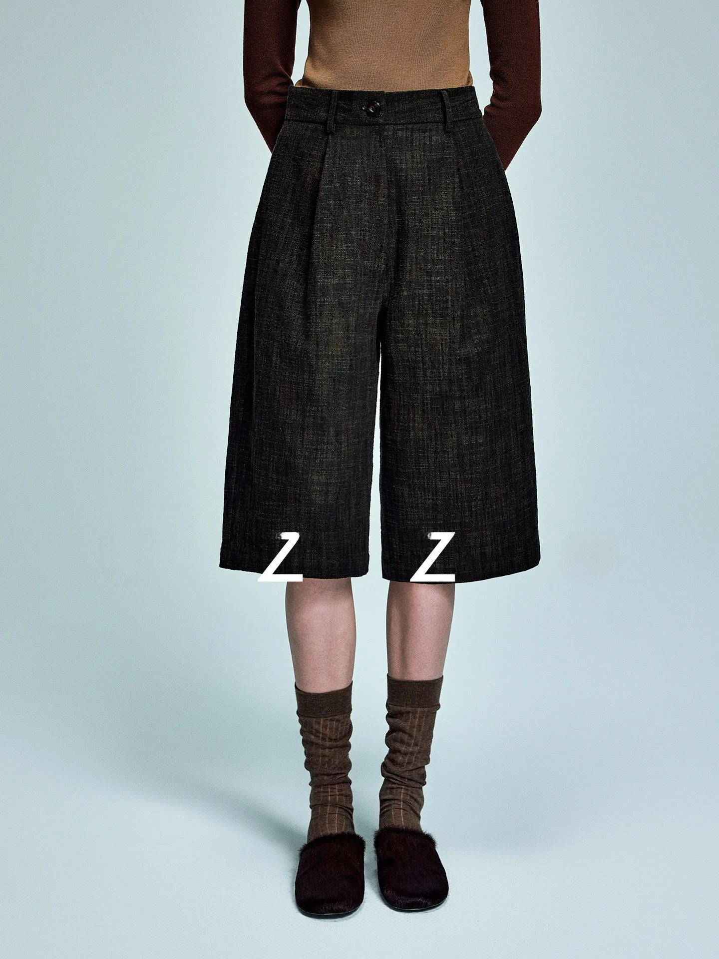 

UZZO Faionable Wool Blend Texture Autumn Winter Pleated Design Wide Leg Slimming Five-Quarter West Pants Ele Lady's Sui...