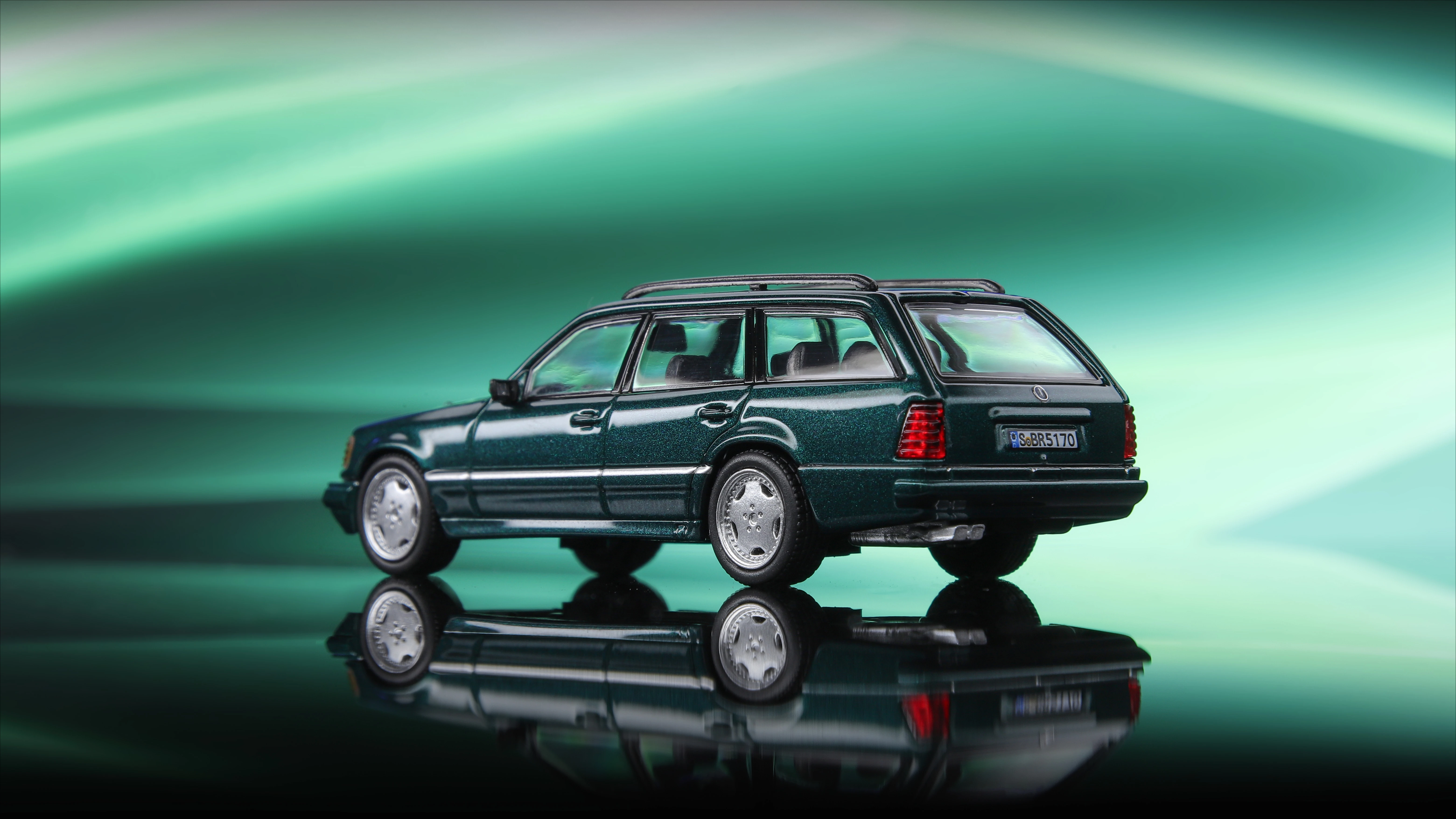 **Pre-order **Mortal 1:64 E Class Mk1 S124 Estate Green /Black Lowride BBS Diecast Model Car