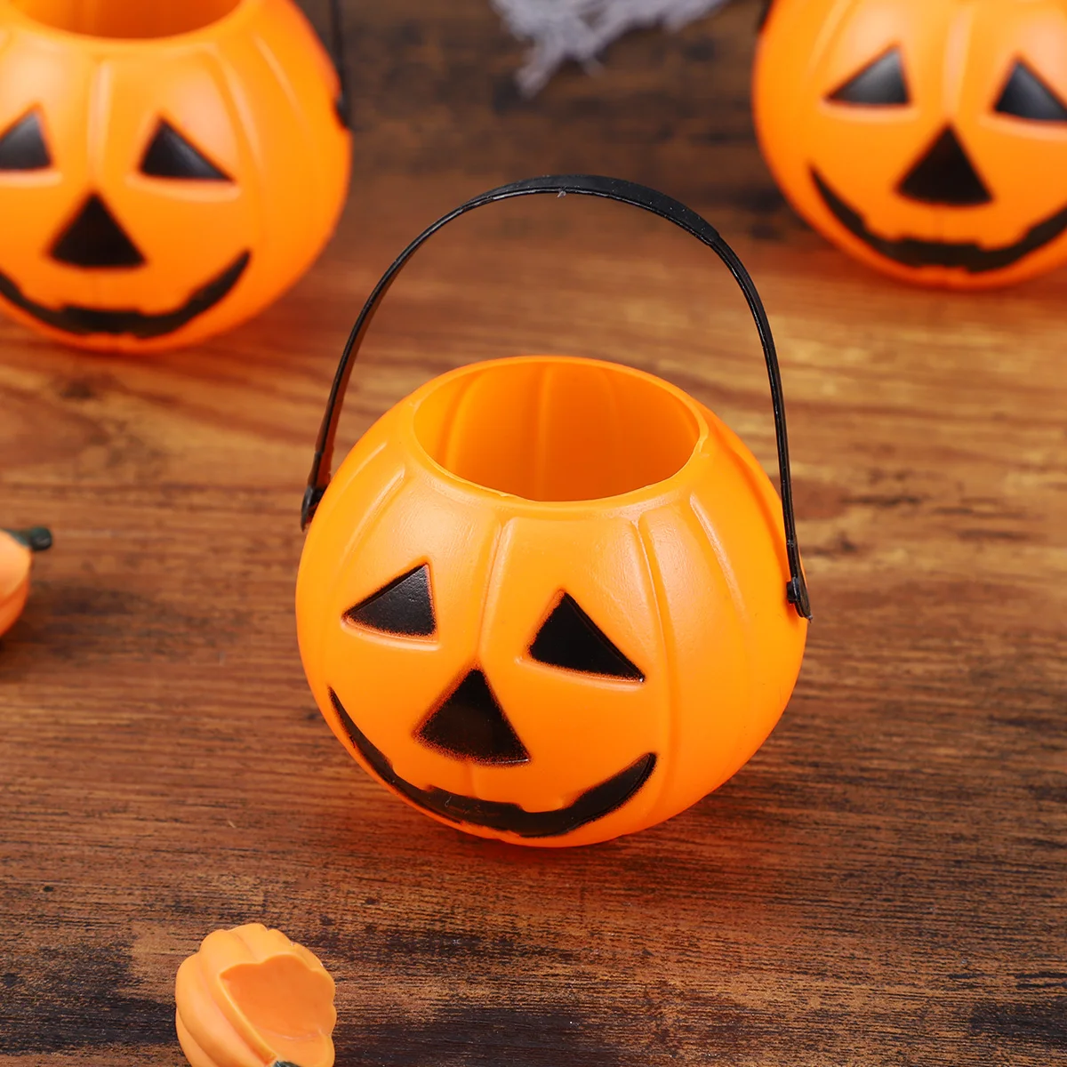 

6pcs Bucket Decorations Halloween Candy Barrel Kids Party Candy Barrel Snack Holder Outdoor Theme Shop Accessory