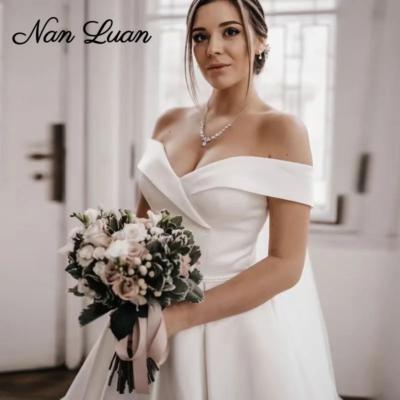 2026 Schulterfreies Satin-Brautkleid mit Perlenbesetztem Taillenband Vestidos de Novia Maßanfertigung