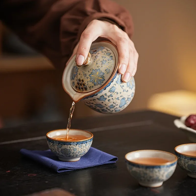 طقم شاي للسفر من البورسلين الأزرق والأبيض - إبريق شاي واحد 3 أكواب، طقم حفل الكونغ فو المحمول بنمط اللوتس وحقيبة مدمجة