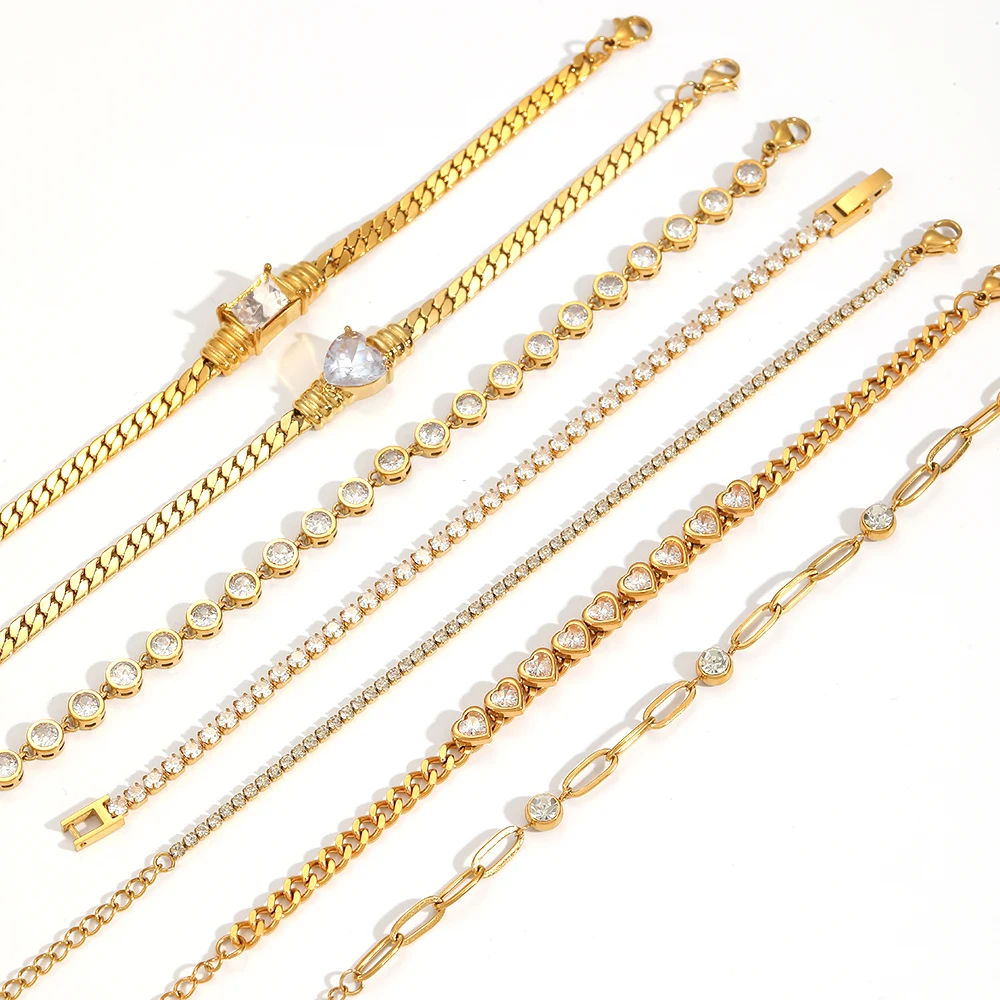 Zierliches Armband aus Edelstahl mit flacher Schlangenkette, Herzanhänger und glänzendem Zirkon, 18K vergoldet, Schmuckaccessoires, Damengeschenke – Detail 1