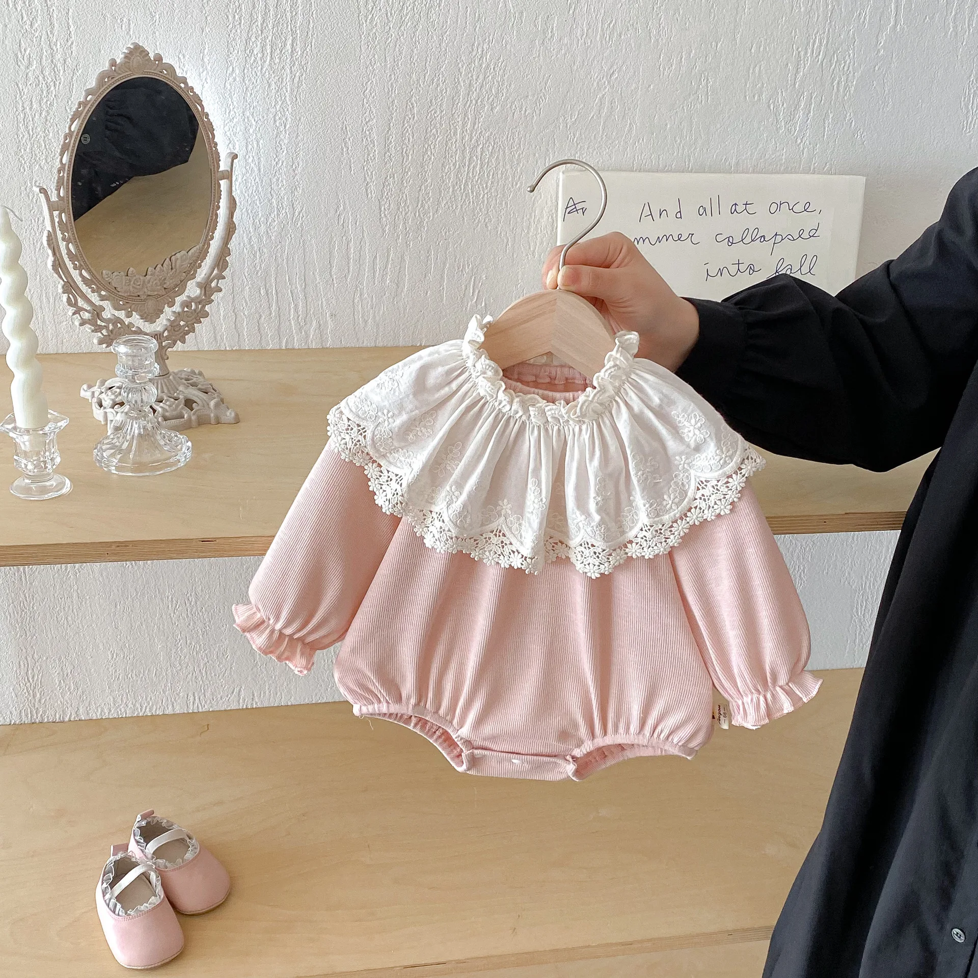 Baby Clothes 2025 Autumn New Korean Baby Girl's Triangle Jumpsuit Long Sleeve Lace Doll Collar Climbing Clothes.