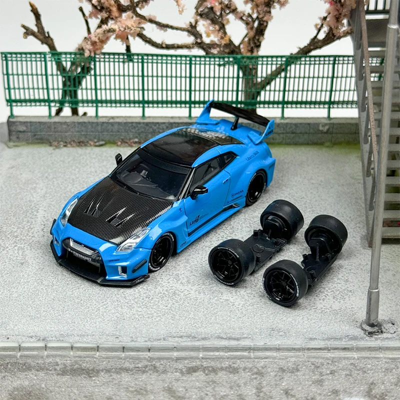 

Модель автомобиля GTR R35 из сплава под давлением в масштабе 1:64, голубая карбоновая крышка, Игрушечная модель автомобиля, Классические коллекционные подарки, игрушки, статическое украшение