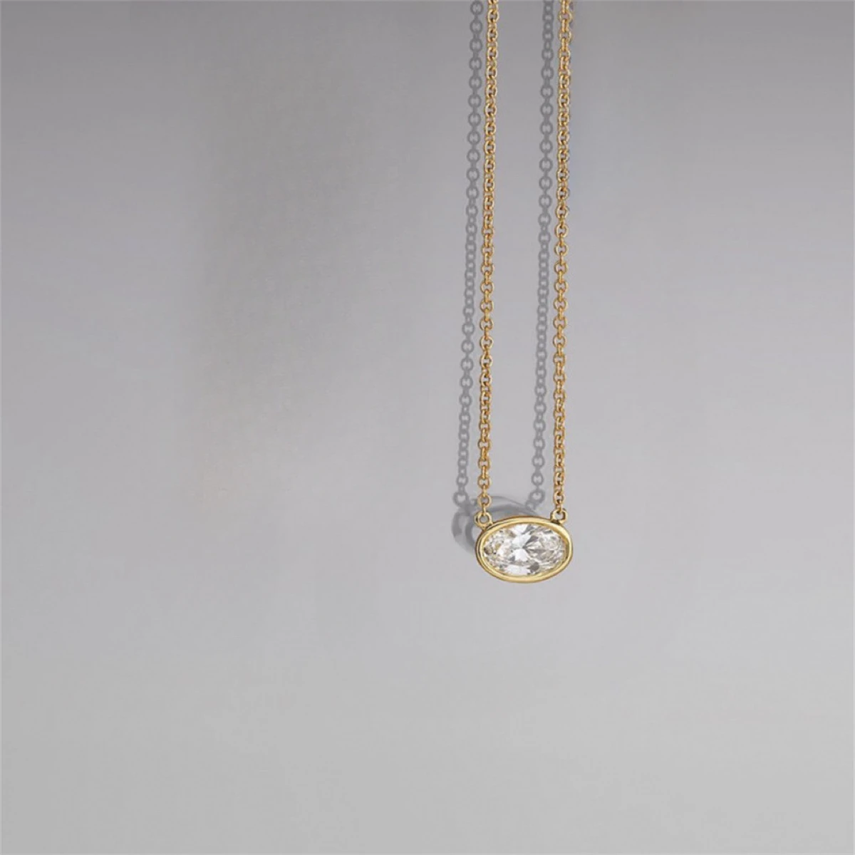 Zircon Oval Round Pendant Necklace with Minimalist Instagram Fashion Electroplated True Gold Color Protection