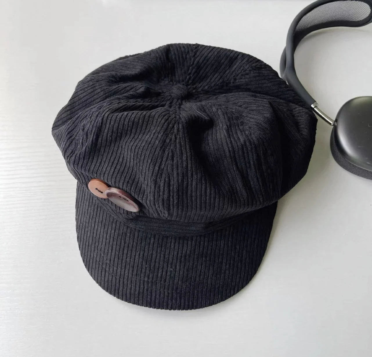 قبعة Instagram المؤثرة للسيدات صيفية رفيعة بتصميم بريطاني قديم باللون الأسود، وقبعة برعم صغيرة ملفتة للنظر