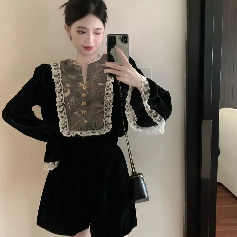 Bell-Sleeved Top Wide-Leg Shorts Two-Piece Set French Palace Style Women Lace-Trimmed Velvet High-End Design Black Autumn Suit