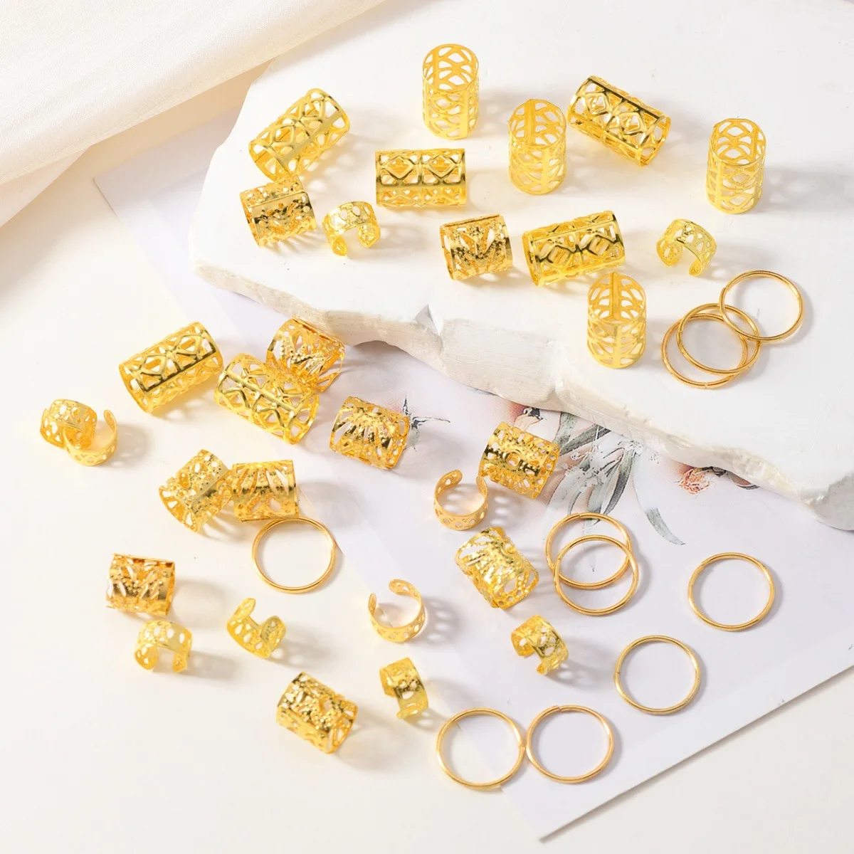 Accessori per capelli fai-da-te 40 pezzi eleganti anelli scavati modelli misti per donne ragazze trecce bohémien capelli Loc antiscivolo