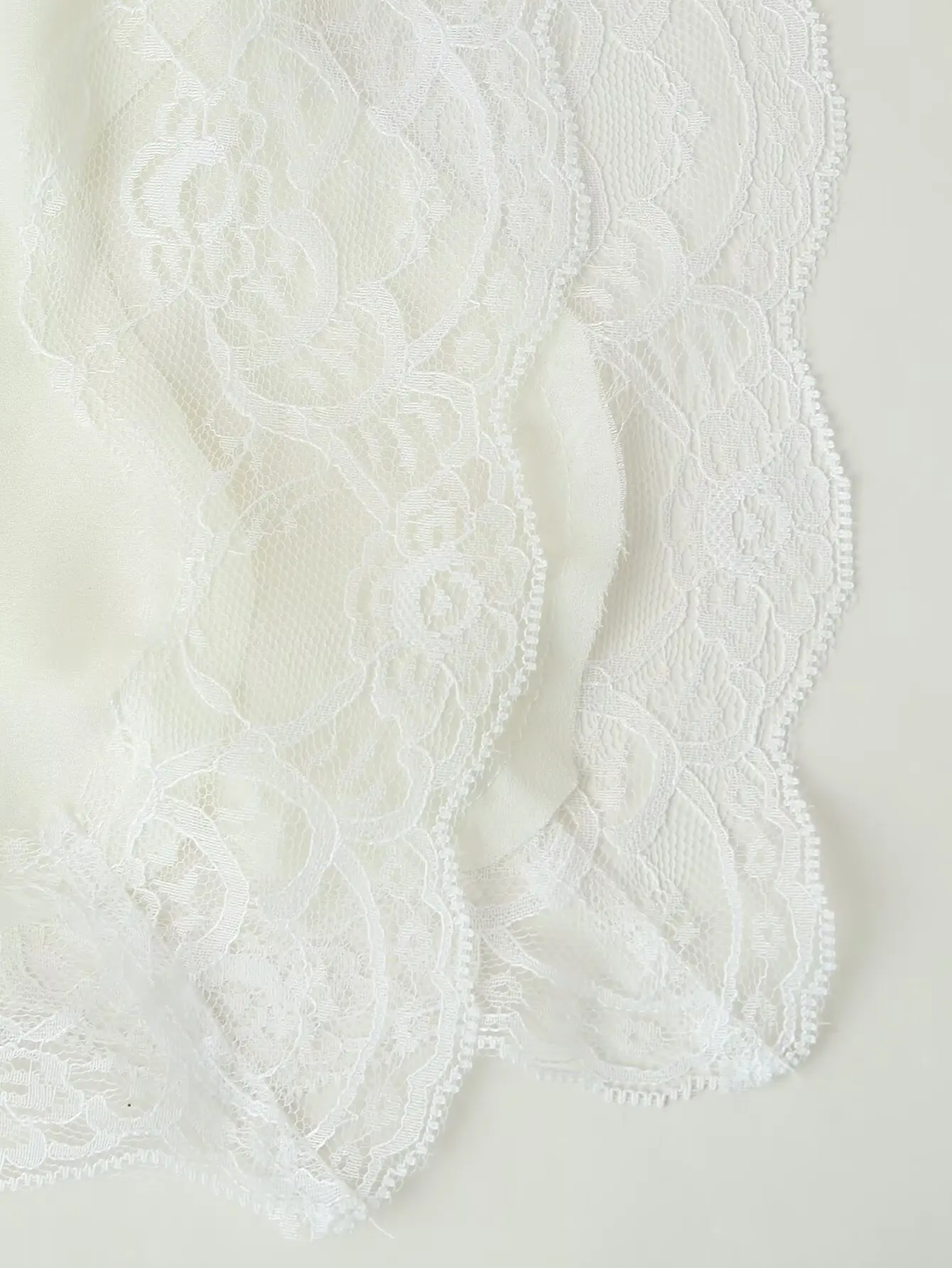 2025年新作レースランジェリースタイルトップ、レース刺繍入りストラップレストップ、レースランジェリー風トップ、ファッショナブルなレディースパーティ＆ナイトクラブトップ