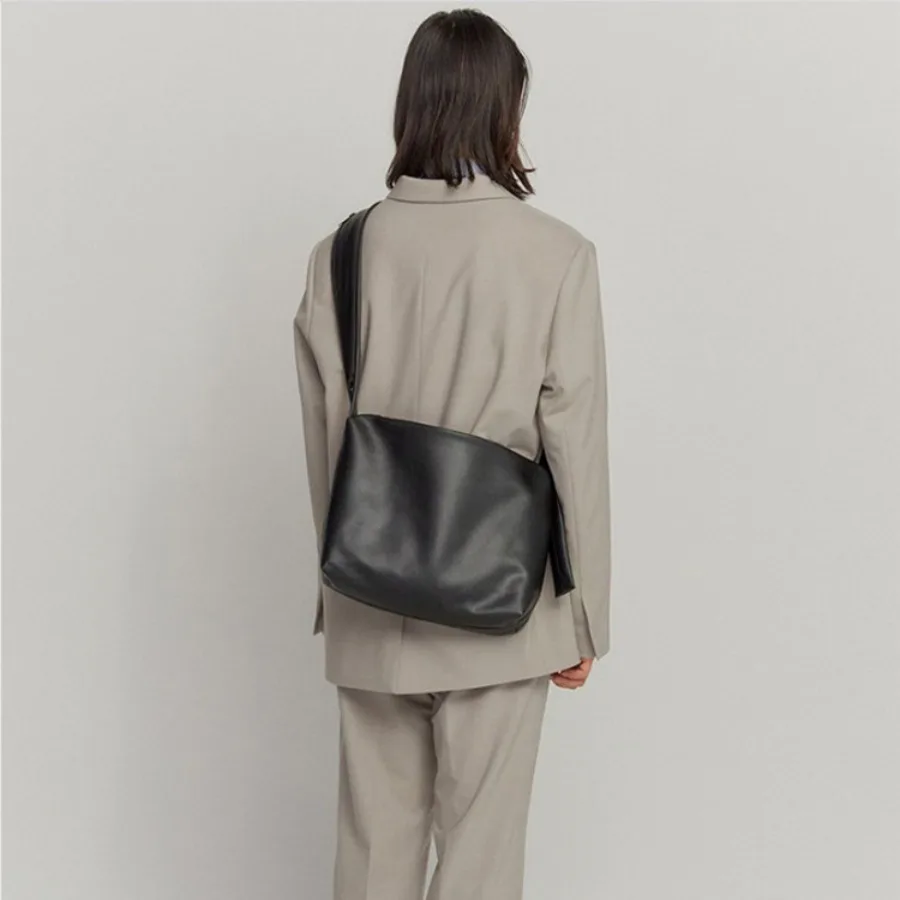 

Korean Fashion Instagram Crossbody Bag Niche Single-Shoulder Women's Bag Student Soft Leather Minimalist Zipper Backpack