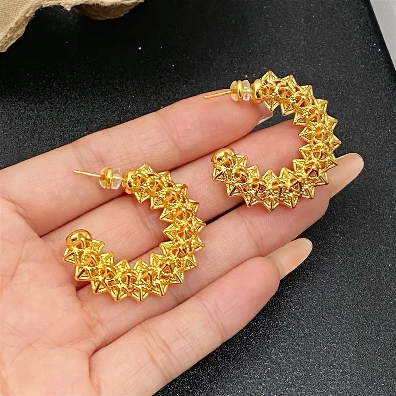 Vintage Trend Court Light Luxury Lace Metal Hollow C-shaped Earrings for Women Geometric Edges Top High-end Banquet Jewelry Gift