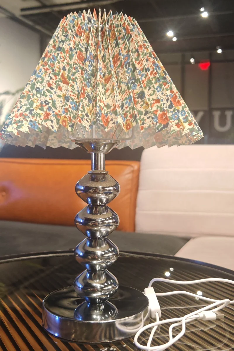 

Скандинавский плиссированный светильник, роскошная защита глаз, атмосфера, минималистичная настольная лампа, украшение, ночник, прикроватная лампа для спальни