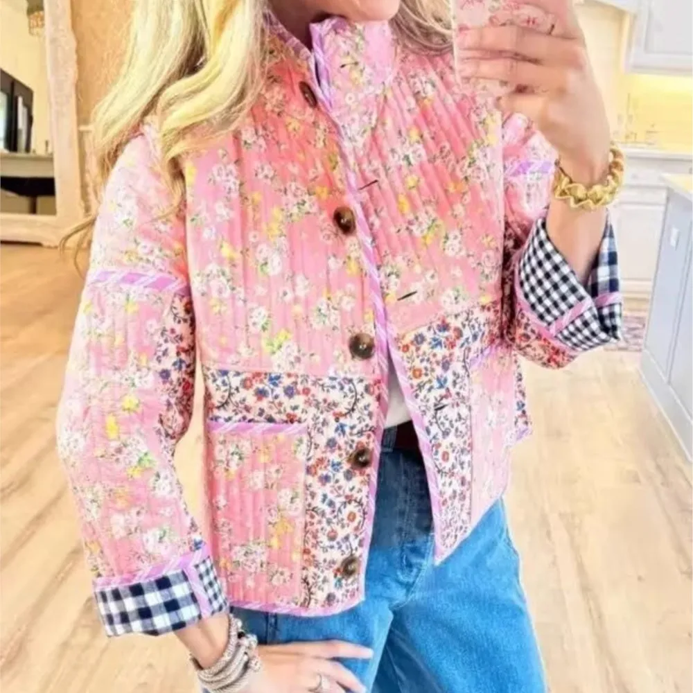 

Ethnic Women Pink Contrast color Floral Print Reversible Coat Stand Collar Open Buttons Long Sleeve Quilted Outerwear Jacket