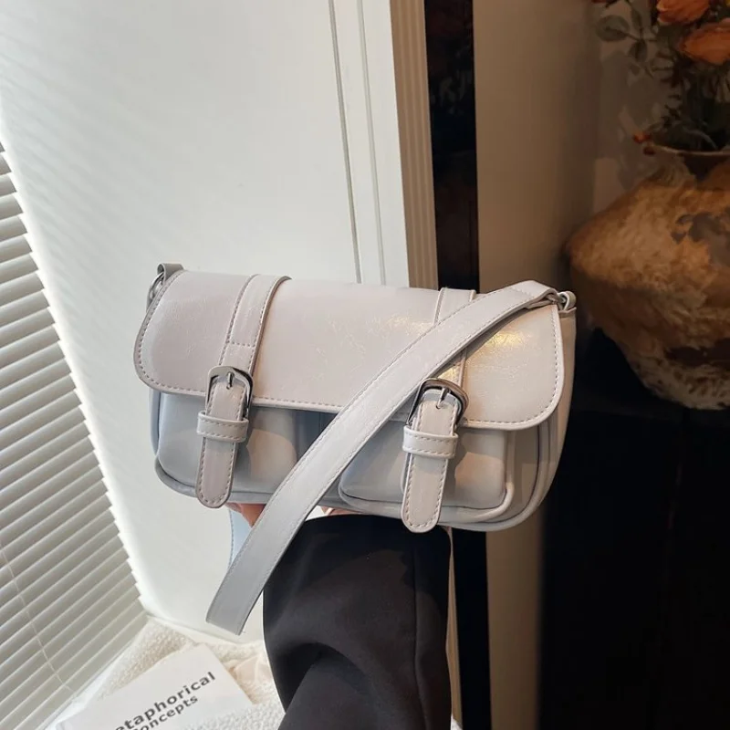 

High-End Women's Tote Bag Made Of Fine Leather Featuring Paris Style And High-End Commuter Vintage Look ​