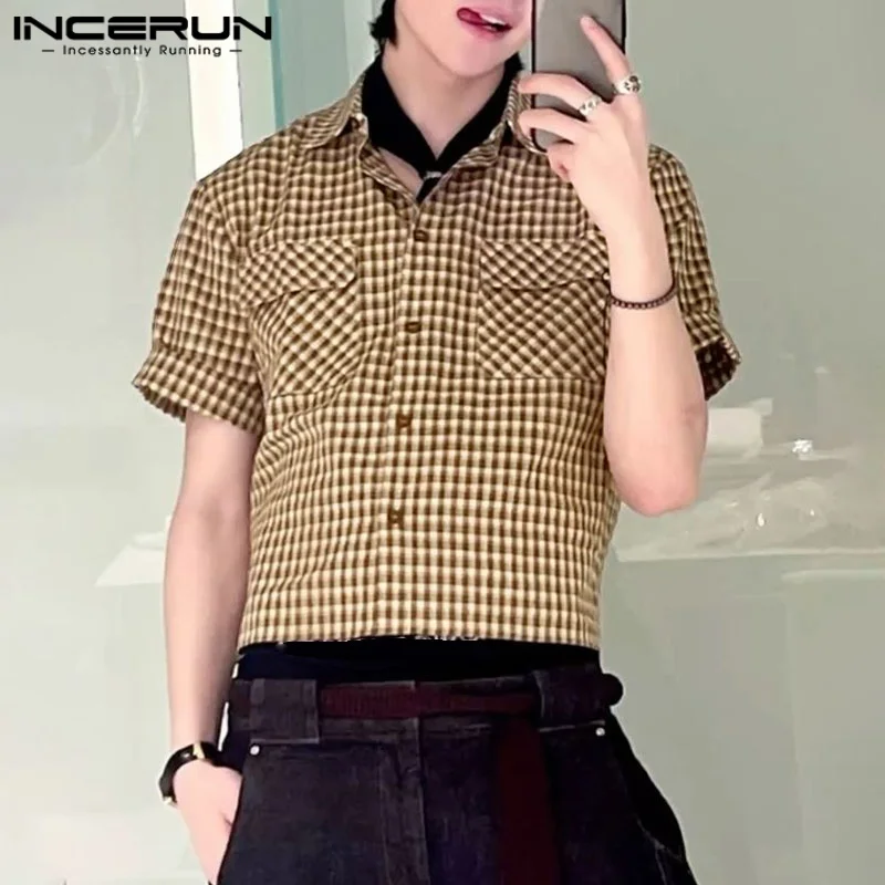 

INCERUN Мужская клетчатая рубашка с лацканами и короткими рукавами, карманами, корейский стиль, мужская одежда, летняя свободная уличная одежда 2025, повседневные мужские укороченные топы