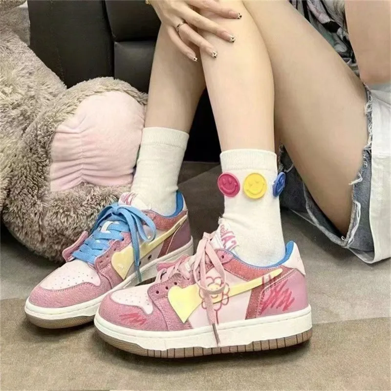 

SHANPA Flower Graffiti Womens Casual Shoes Versatile Ins Style Lace Up Skateboard Shoes Round Toe Wear Resistant Womens Sneakers