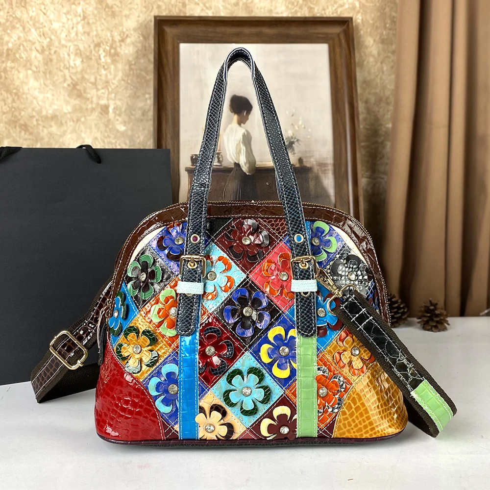 

A single-shoulder crossbody bag made of genuine leather and cowhide with hand-painted floral patterns